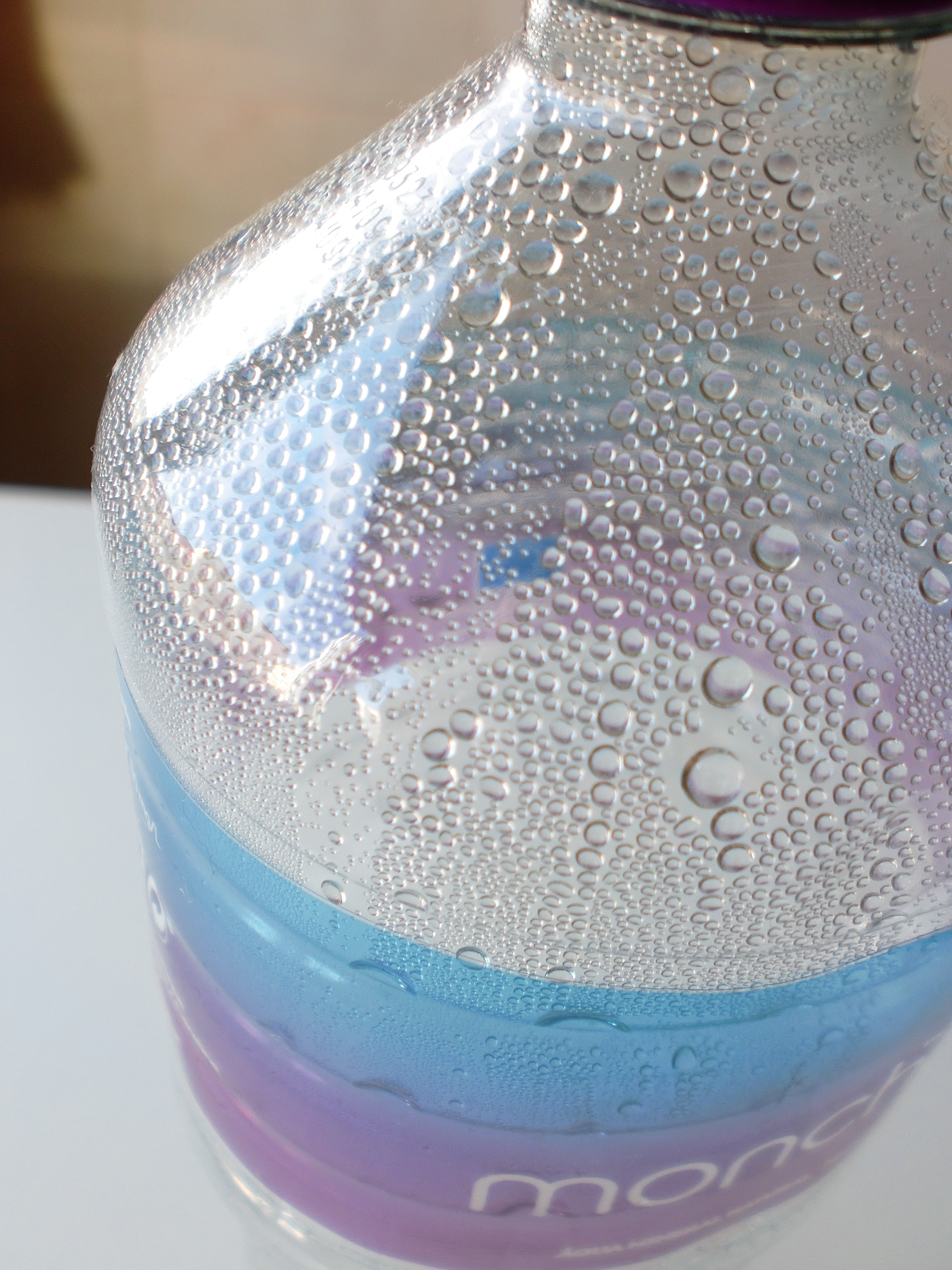 Bolhas de água magnéticas na parte superior da garrafa (3)