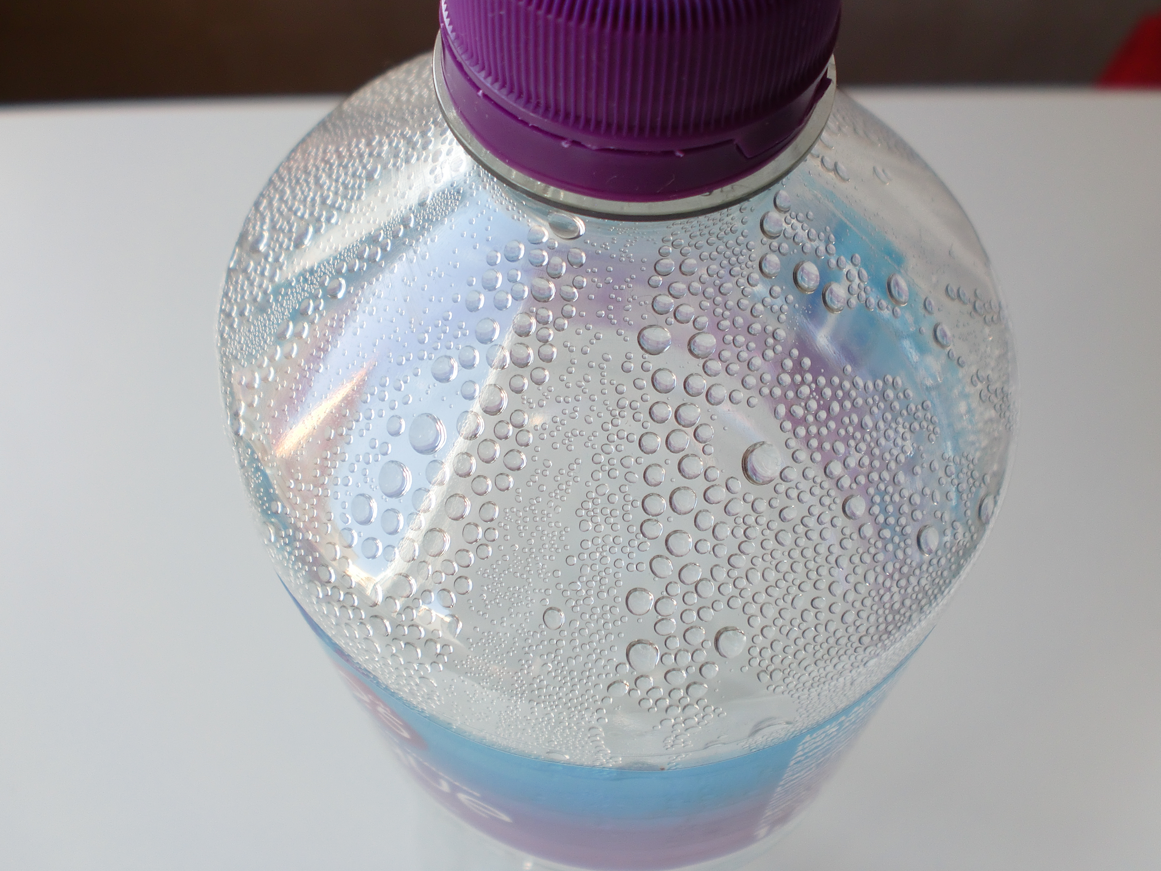 Bolhas de água magnéticas na parte superior da garrafa (4)